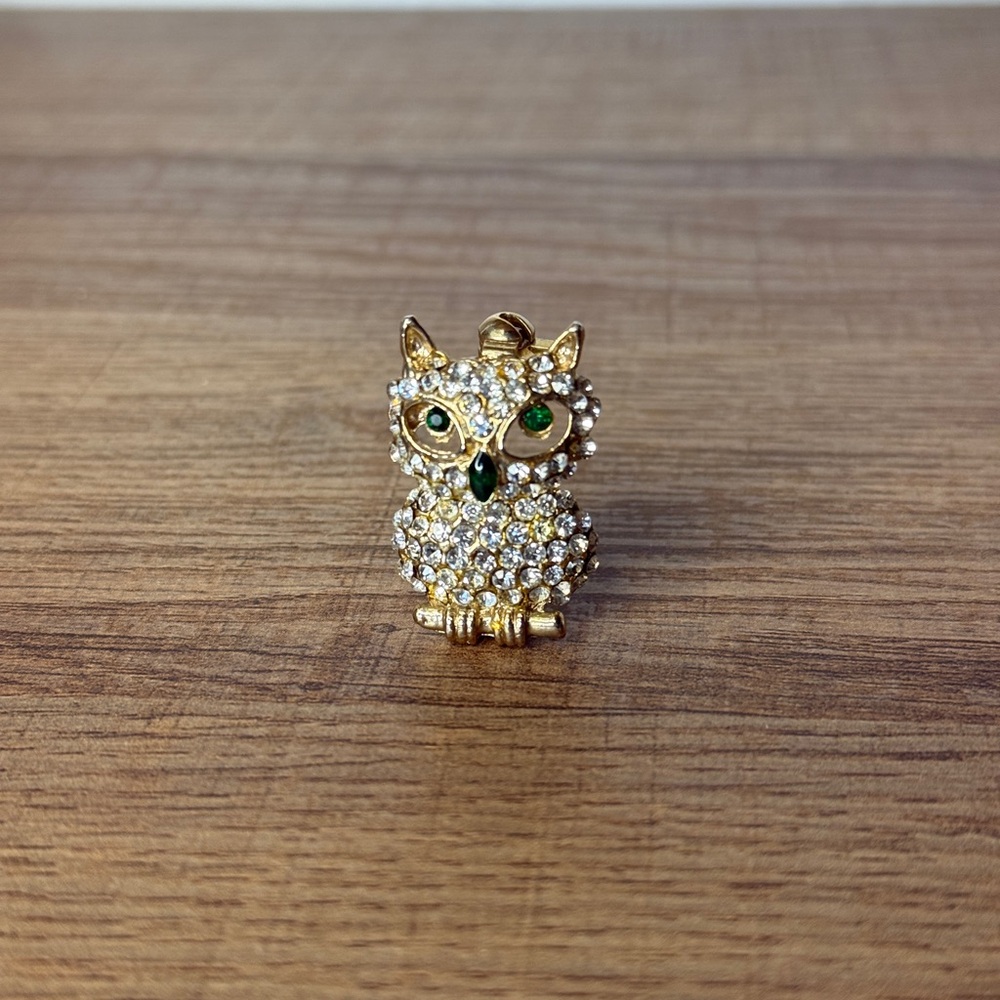 Vintage Gold Rhinestone Owl Brooch Pin Green Eyes Sparkly Crystal Accent 1.5”